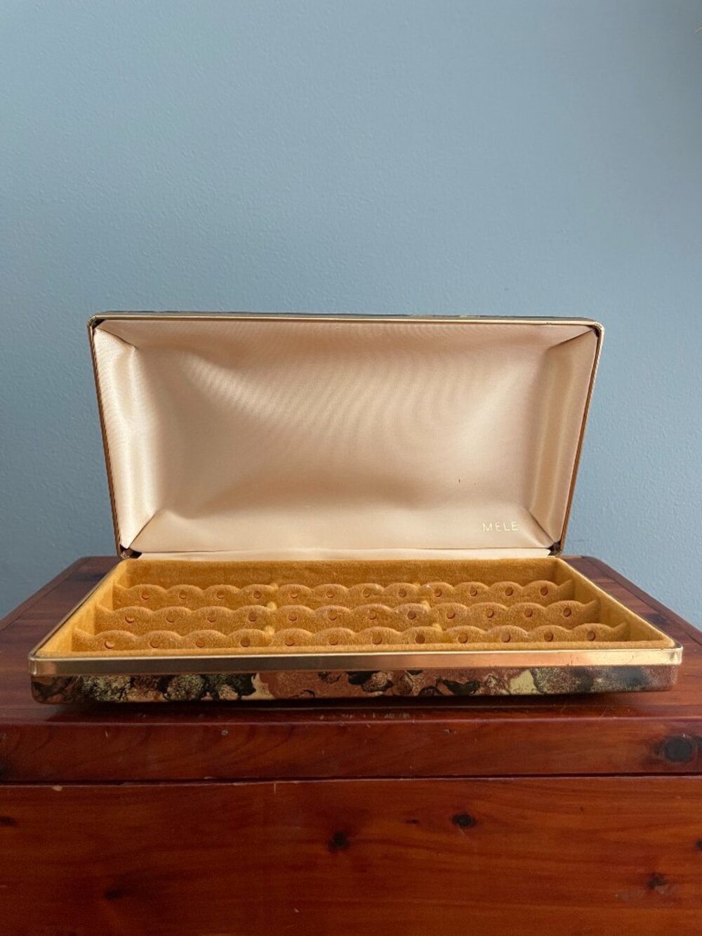 Vintage Mele Hard Clamshell Earrings Jewelry Travel Case